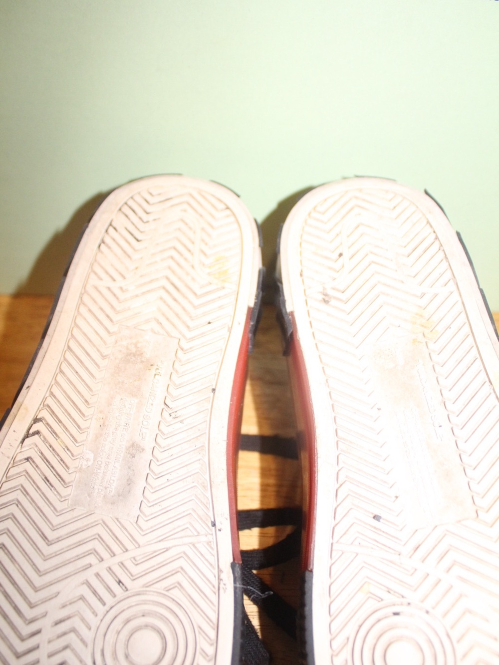 Off-White Black Leather Low-Top Sneakers with White Arrow & Striped Midsole - Picture 11 of 11